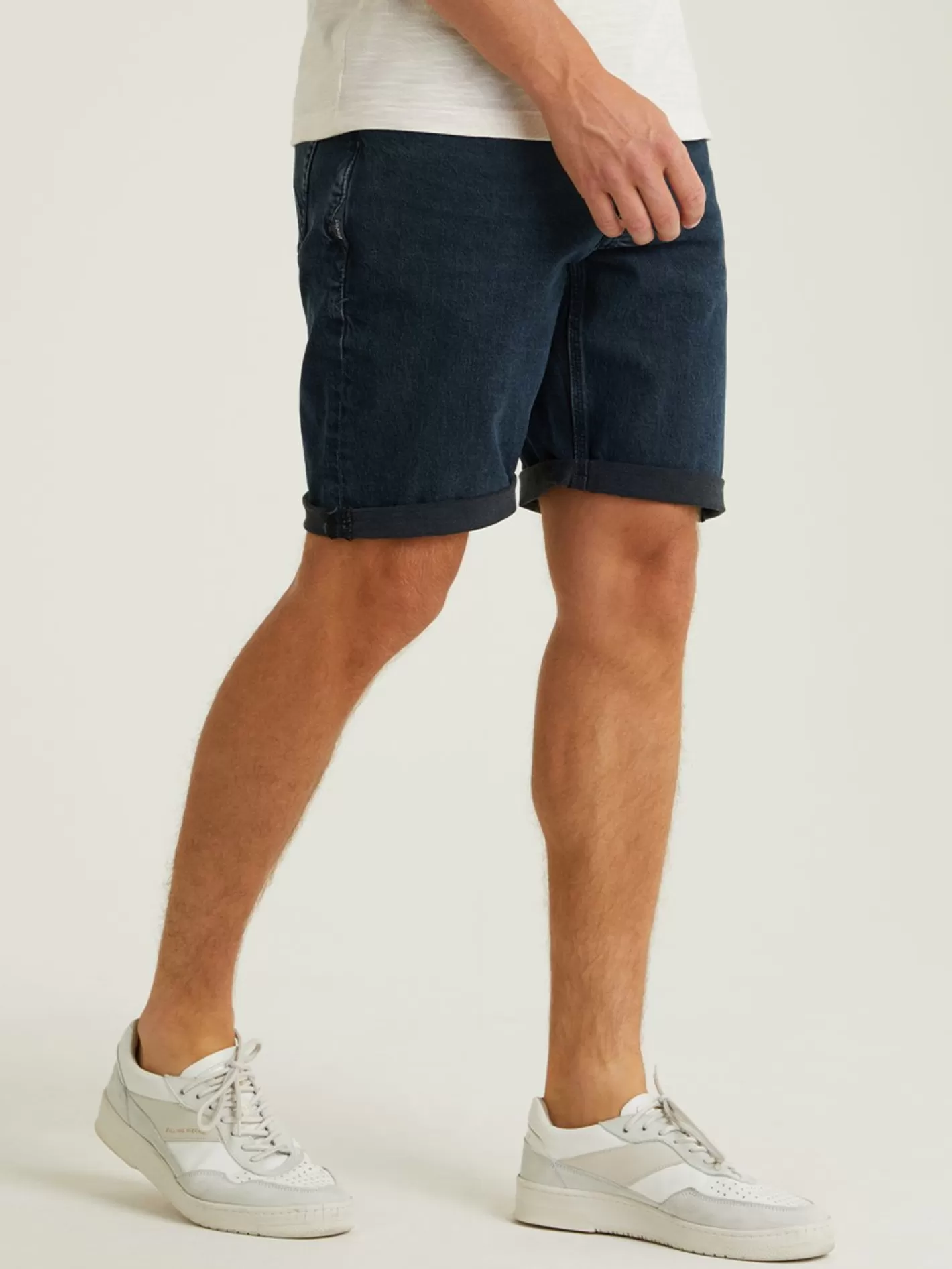 CHASIN' Ivor.s Mike Shorts - Chasin' EN